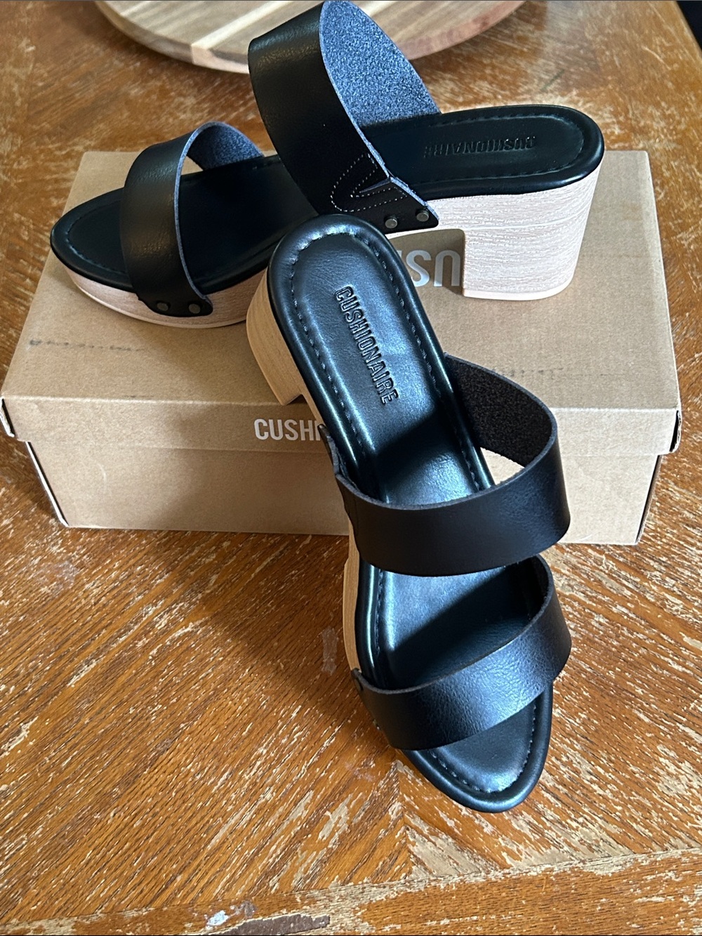 CUSHIONAIRE Black Two-Band Platform Mule